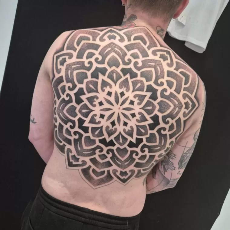 Tatouage mandala à Brest , Brest, IRREVERSIBLE